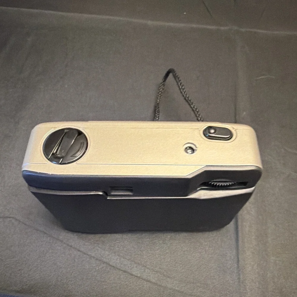 Argus Cintar 520 Silver 35mm Film Point & Shoot Camera Focus-Free 28mm Lens
